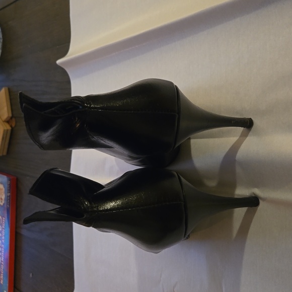 Vintage 1990's Bonjour Women's 4 inch heel Pointy Toe Ankle Boots, Size 7 1/2B - Picture 6 of 9